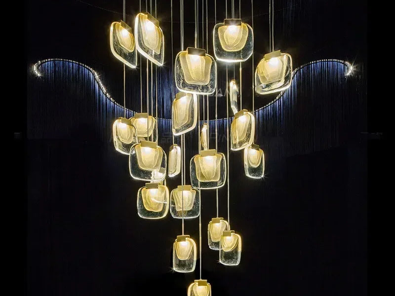 Luminaires Lustre et suspension pour cage d'escalier