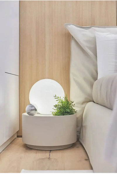 Lampe de Table Boule Nordique – Raffinement Doré et Douceur Lumineuse Luminaire Paris