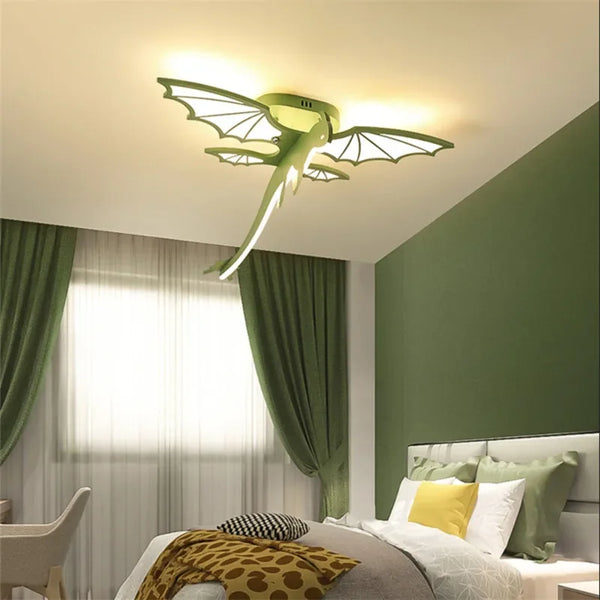 Plafonnier dragon au plafond d'une chambre verte