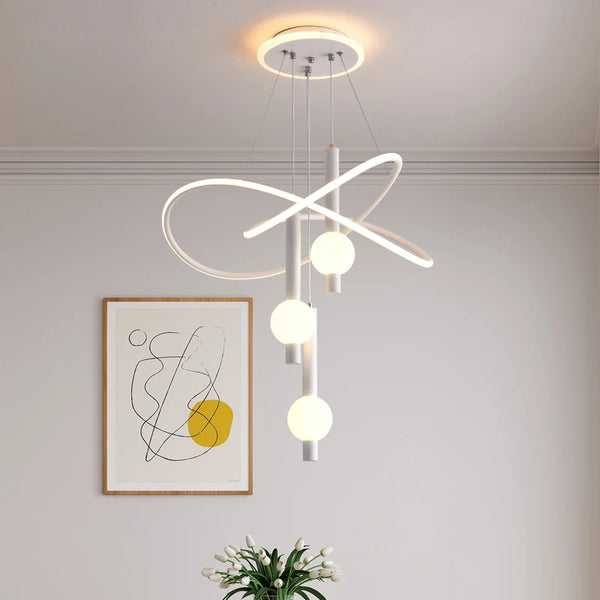 Lustre LED anneaux et sphères finition blanche dans un salon clair